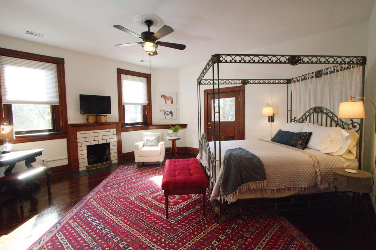 Louisville Bourbon Inn Eksteriør billede